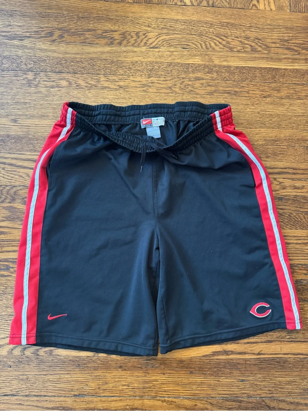 CINCINNATI REDS Nike Black & Red Athletic Shorts